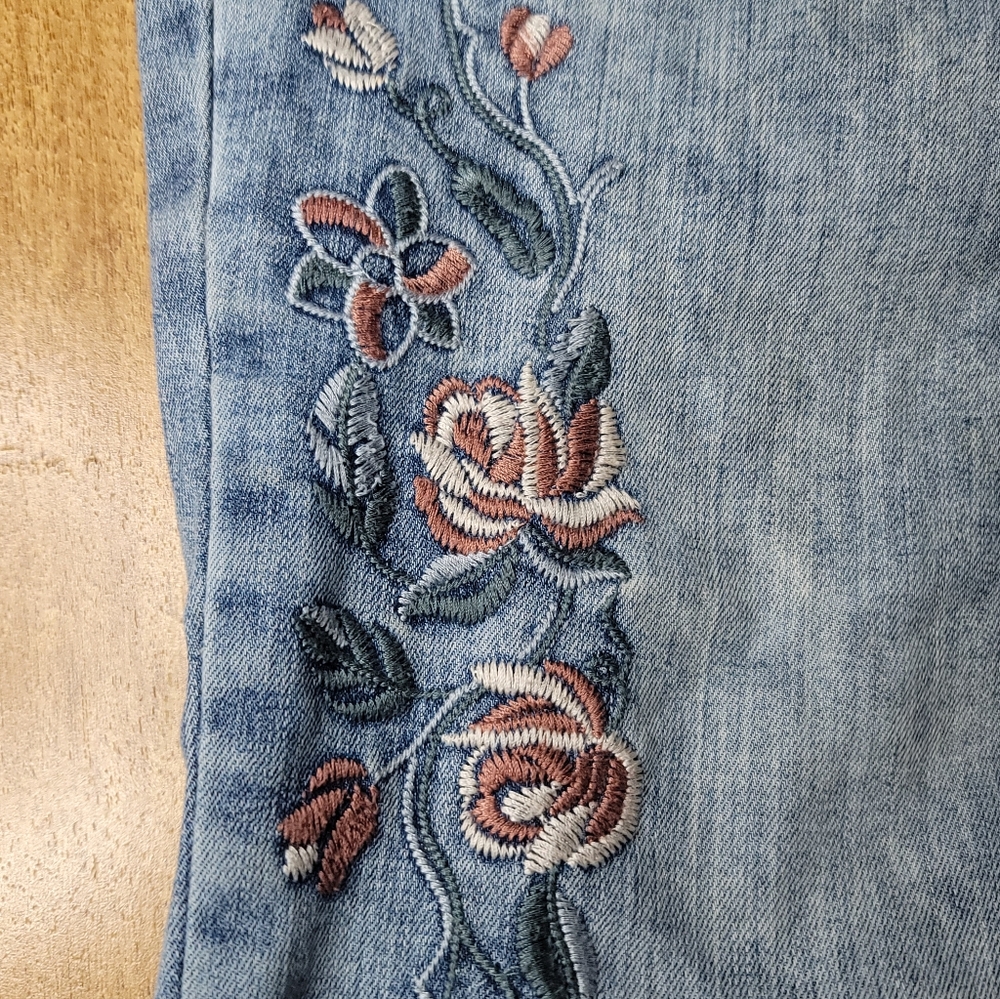 American Rag Cie Floral Embroidered Denim Jeans - Picture 2 of 5